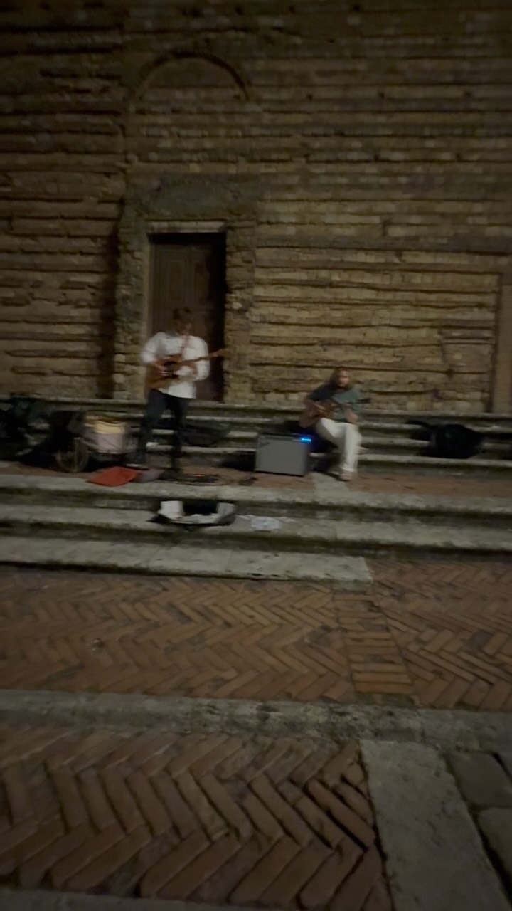 I met this great guy in Italy and it reminded me of the thousands of hours I spent playing as a street musician. So glad we met all the best to you @emlsound