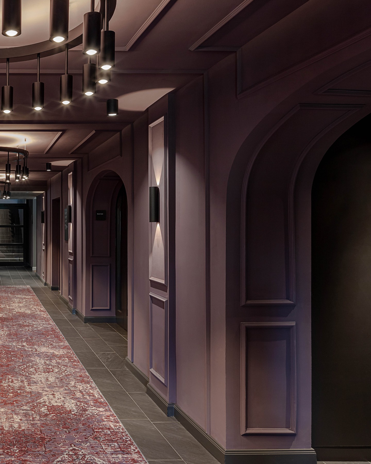 Erika Boutiquehotel Kitzbuehel
Classic materials, such as velvet fabrics, marbled carpeting and parquet flooring, are lovingly integrated into the hotel’s interior. Dark shades are predominant in the lobby and the public areas, creating a pleasantly warm atmosphere.
#Kitzigdesignstudios #Kitzigstudios #kitzbuehel #HotelDesign #InteriorDesign
