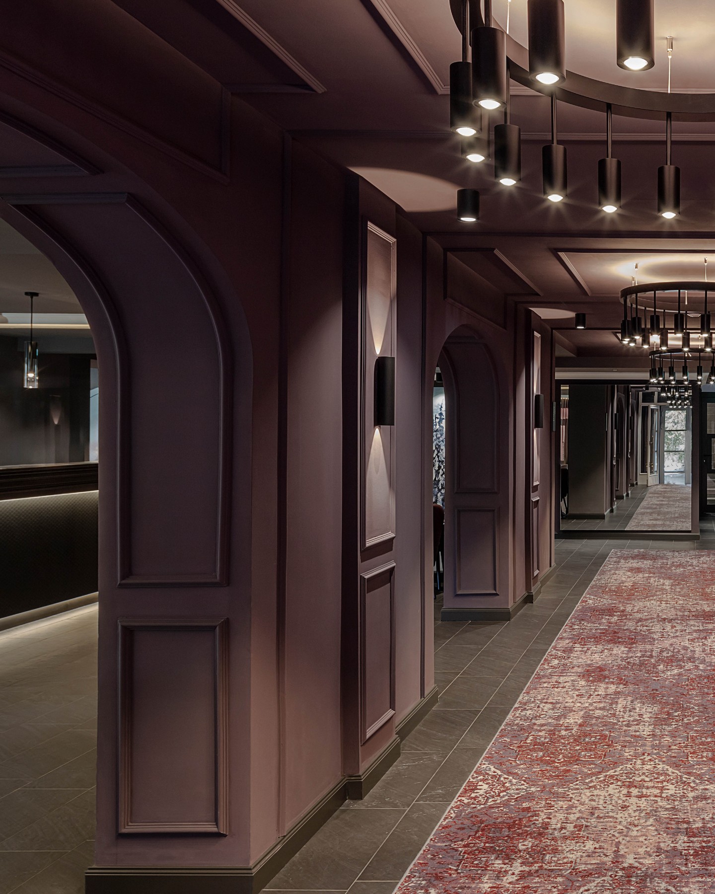 Erika Boutiquehotel Kitzbuehel
Classic materials, such as velvet fabrics, marbled carpeting and parquet flooring, are lovingly integrated into the hotel’s interior. Dark shades are predominant in the lobby and the public areas, creating a pleasantly warm atmosphere.
#Kitzigdesignstudios #Kitzigstudios #kitzbuehel #HotelDesign #InteriorDesign
