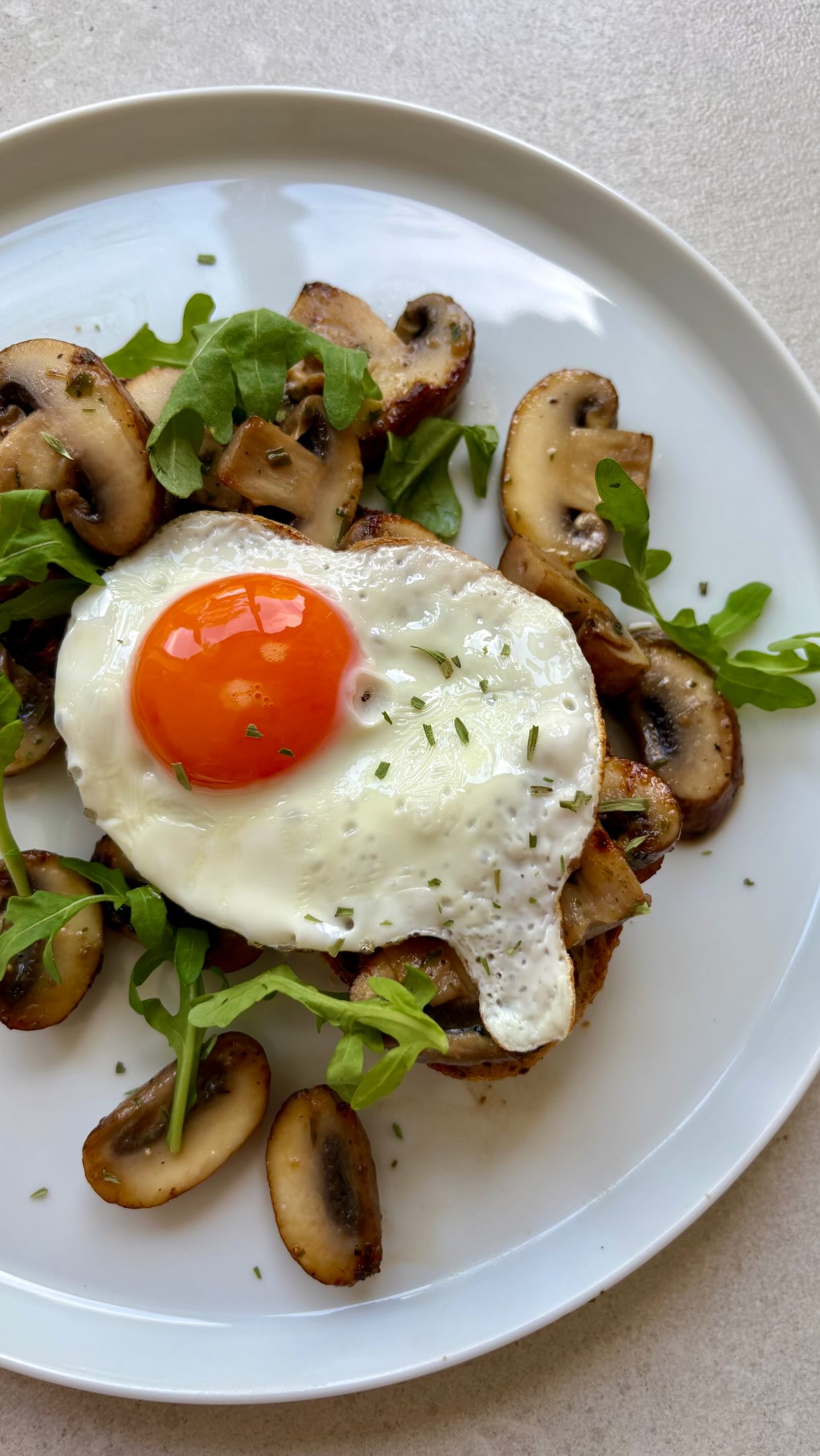 I had no idea what to have for lunch but was inspired by the lovely @samantha_deeks brunch on Stories (if you’re not following her then you really should!). I melted some butter in a frying pan and then sautéed some fresh mushrooms with garlic, tarragon and seasoning. Served them on a thick slice of lovely toasted bread and topped with a fried egg, more tarragon and rocket. Hit the spot!
Bread - Little Loaf @thebristolloaf
Eggs - always @clarence_court
#brunch #mushrooms #thingsontoast