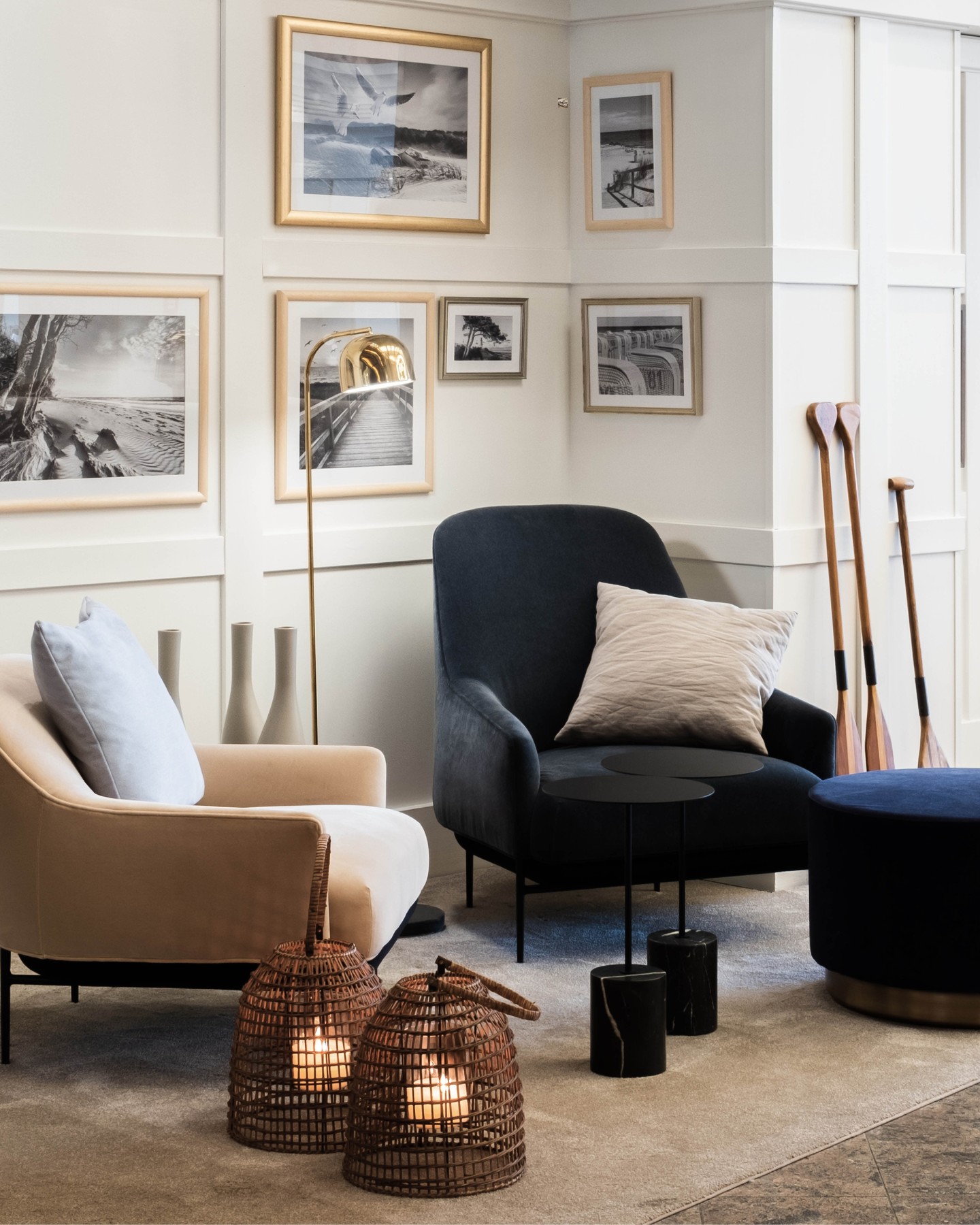 Aedenlife Hotel & Resort Rügen
Inspired by dunes, water, and island life, the lobby forms the heart of the hotel. Flowing shapes and subtle maritime details create an elegant connection between architecture and the surrounding landscape.
#KitzigStudios #KitzigIdentities #Hotel #InteriorDesign